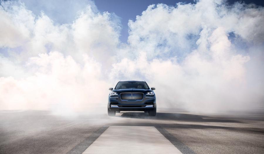  Lincoln Aviator 2018 года  (фото 15 из 23)